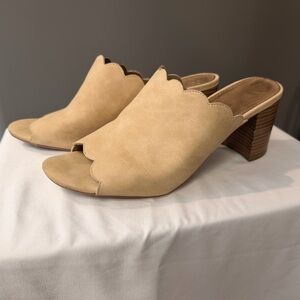 Scalloped Mule Heels – Tan Suede | Size 8.5